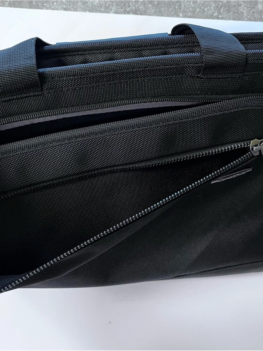 Samsonite Black Laptop Briefcase with Front Zip Pocket